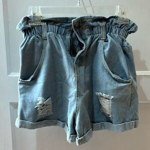 Cute Jean shorts with elastic band